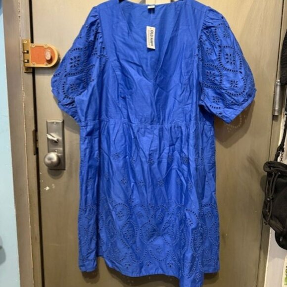 Retro V-Neck Eyelet Mini Dress with puff sleeves - Picture 7 of 16